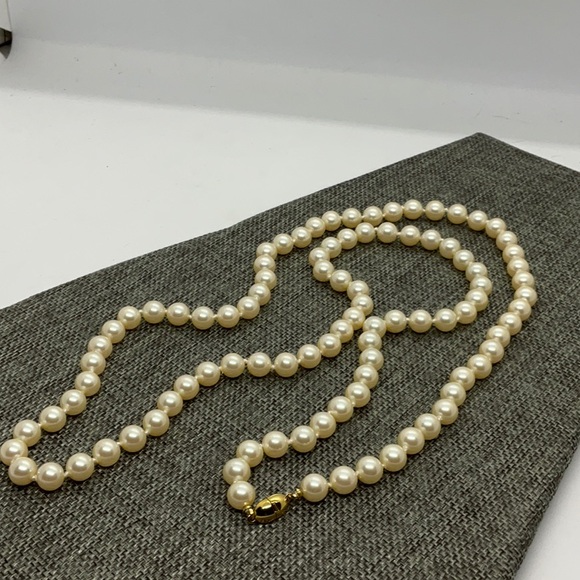 Monet Feaux Pearl Necklace - Picture 2 of 4